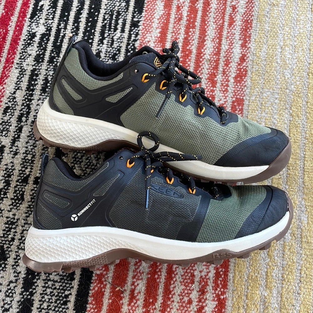 Like new keen konnect fit hiking shoes: mens size 7
